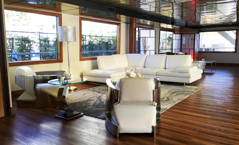 South Beach Lady Main Deck & Lounge