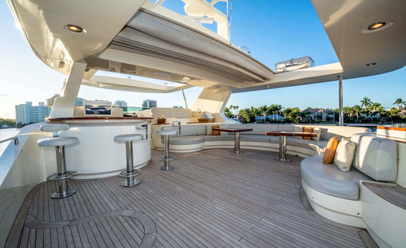 Charter Yacht Vivere Forward Deck